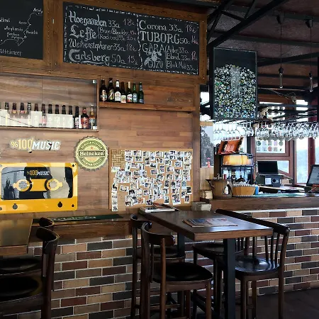 Vandrerhjem El Camino & Pub